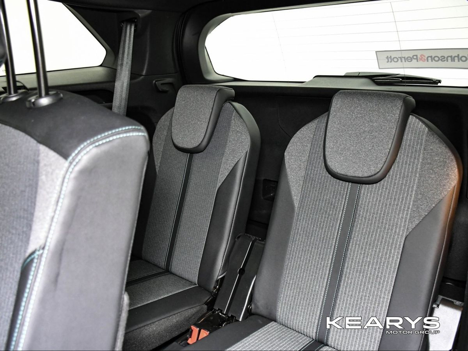 2021 Peugeot 5008 - image 17