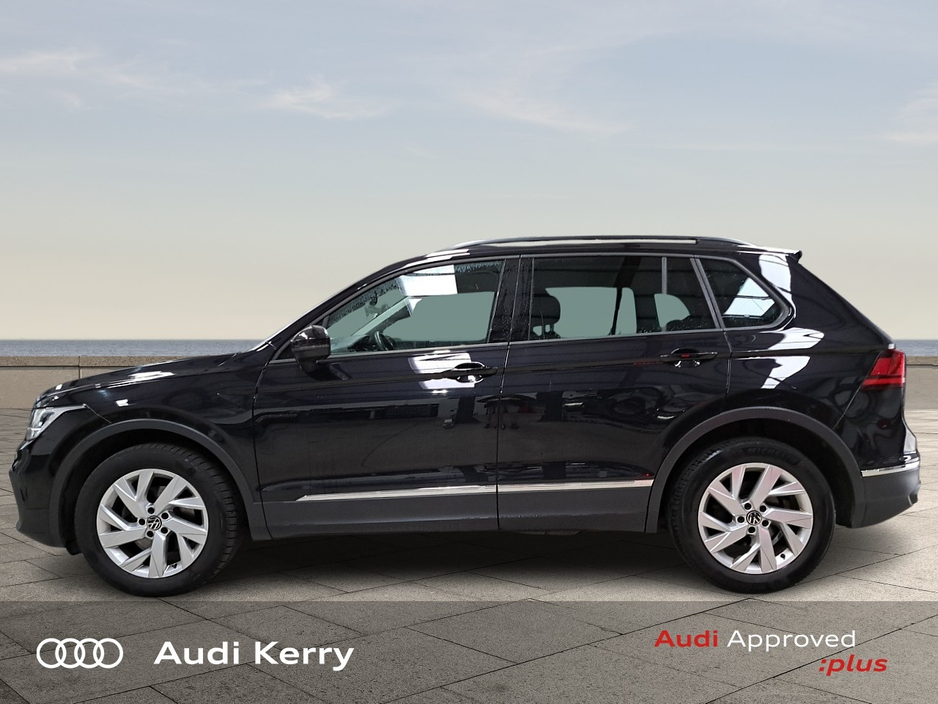 2022 Volkswagen Tiguan - image 4