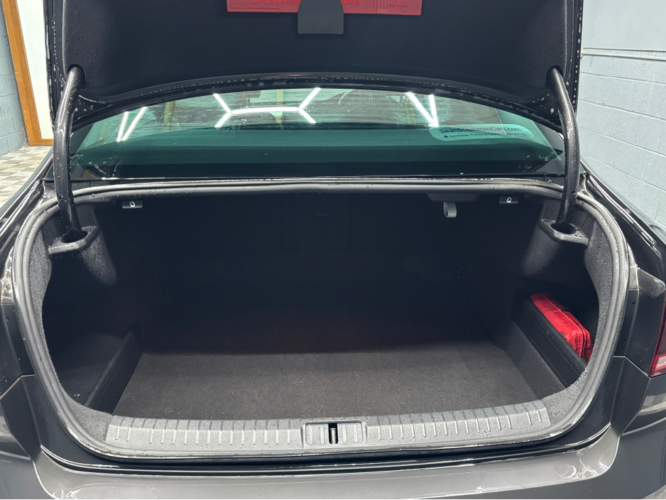 2021 Volkswagen Passat - image 12