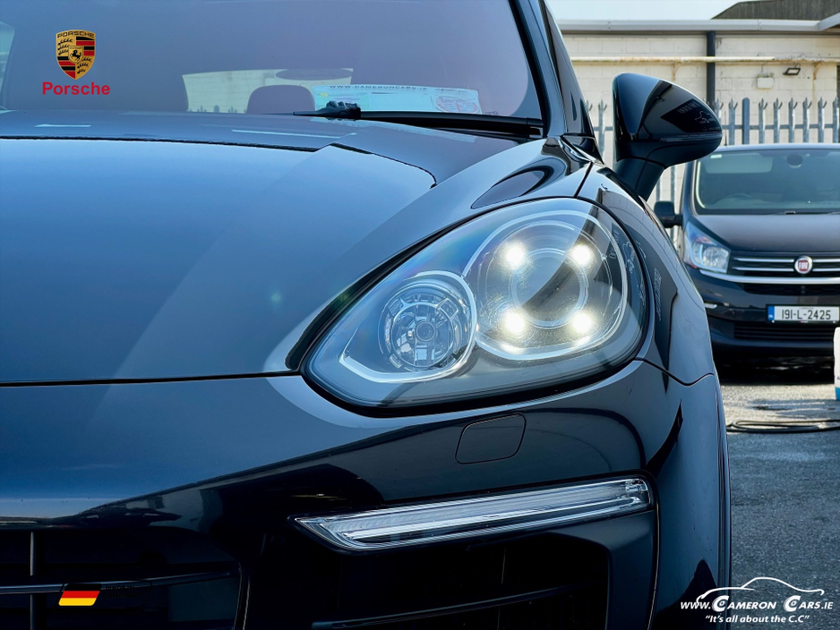 2017 Porsche Cayenne - image 21