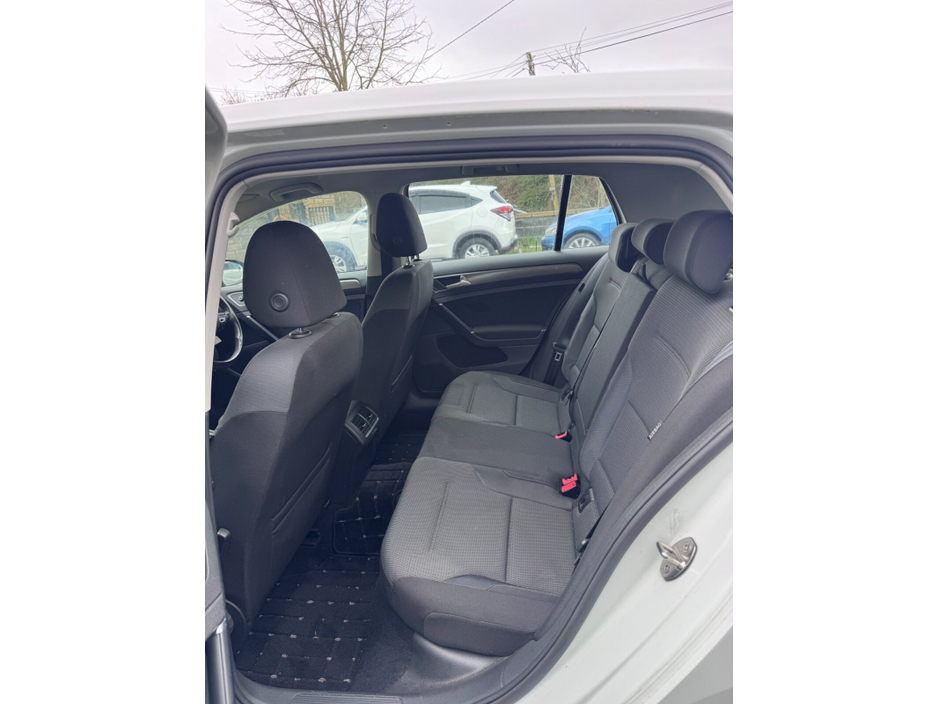 2013 Volkswagen Golf - image 10