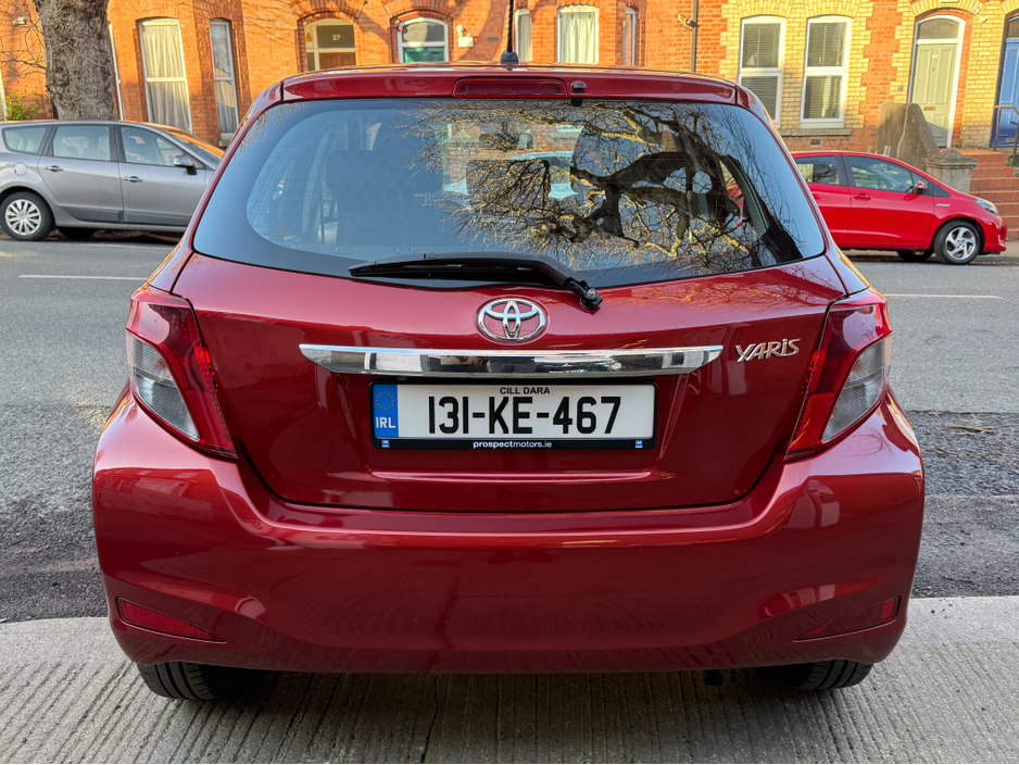 2013 Toyota Yaris - image 6