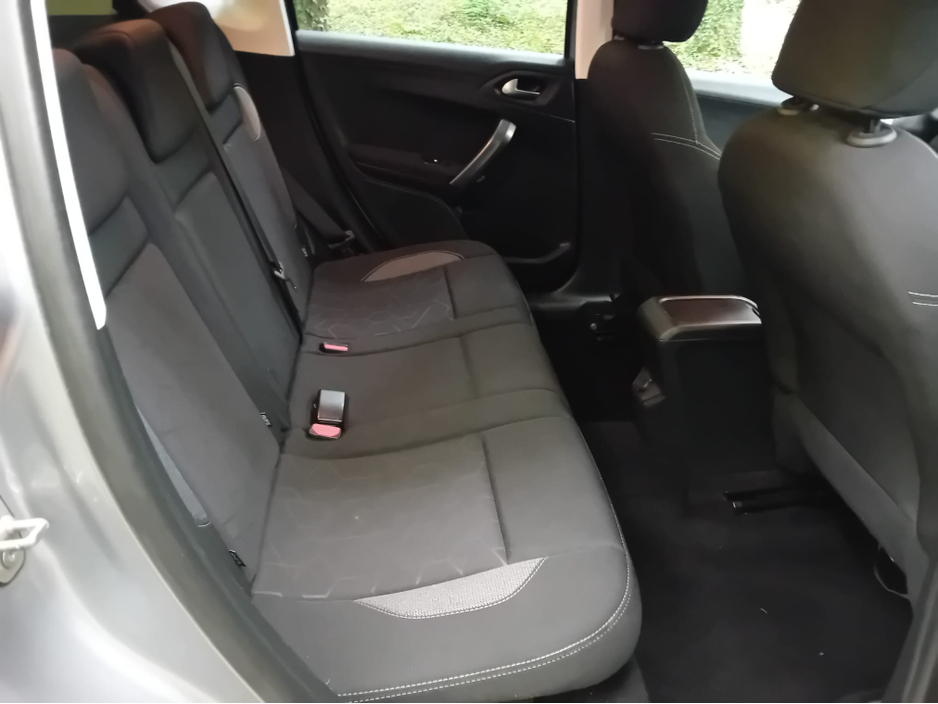 2018 Peugeot 2008 - image 11