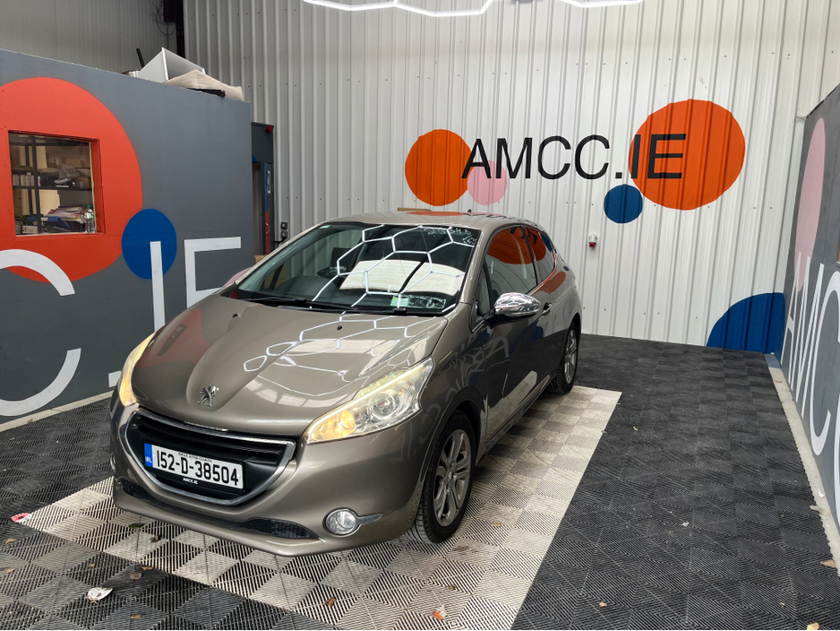 2015 Peugeot 208 - image 5