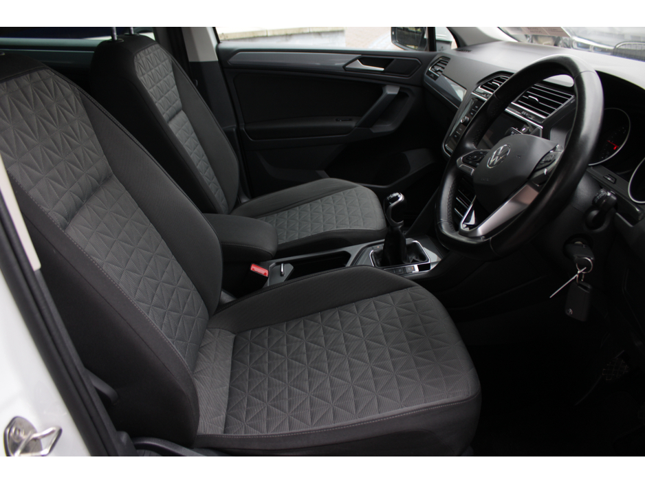 2021 Volkswagen Tiguan - image 11