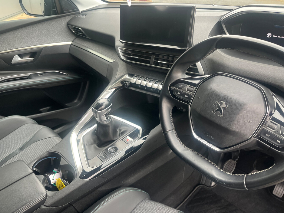 2021 Peugeot 5008 - image 9