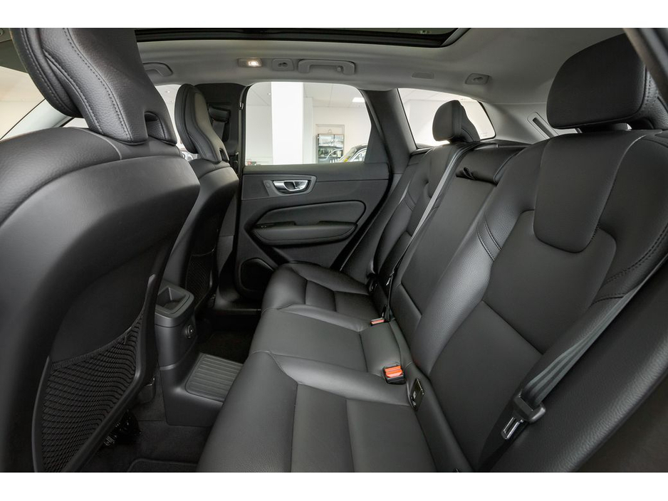 2023 Volvo XC60 - image 26