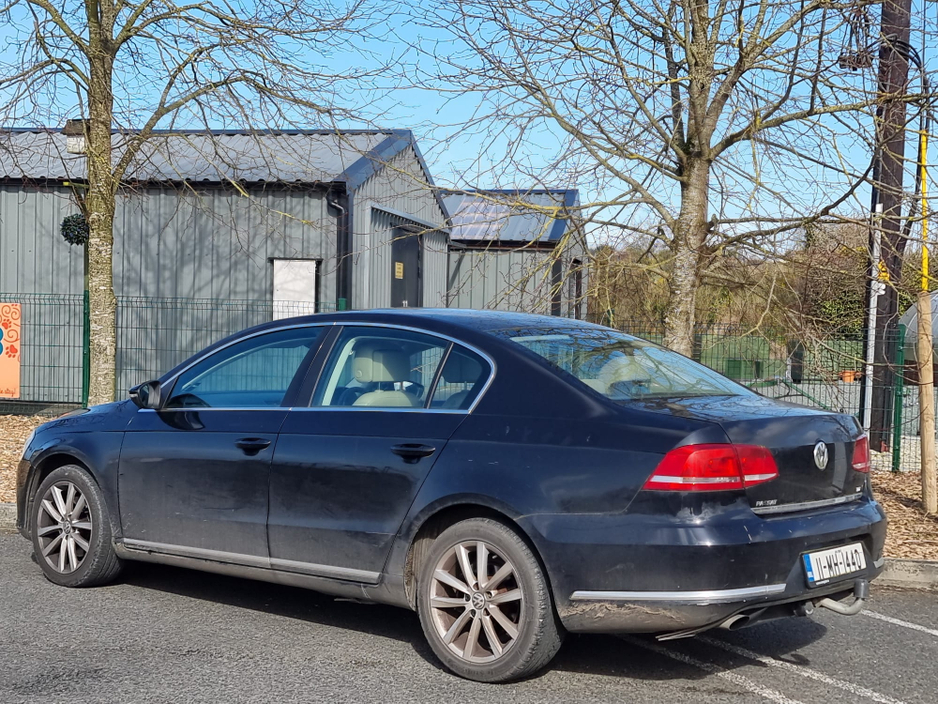 2011 Volkswagen Passat - image 12