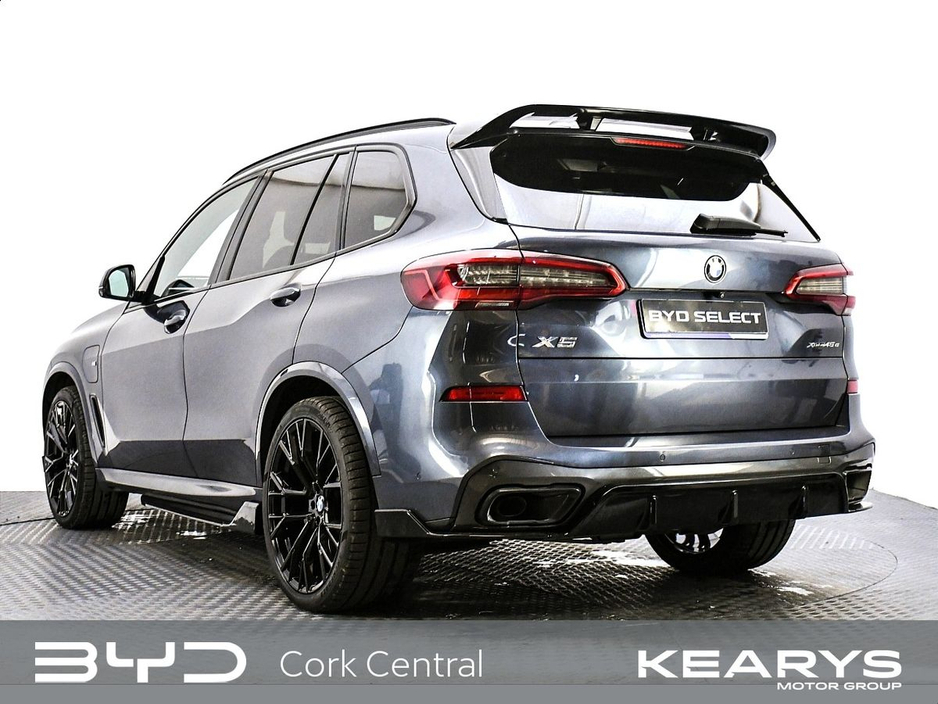 2020 BMW X5 - image 7