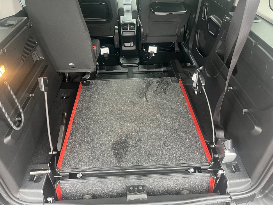 2024 Peugeot Rifter - image 12