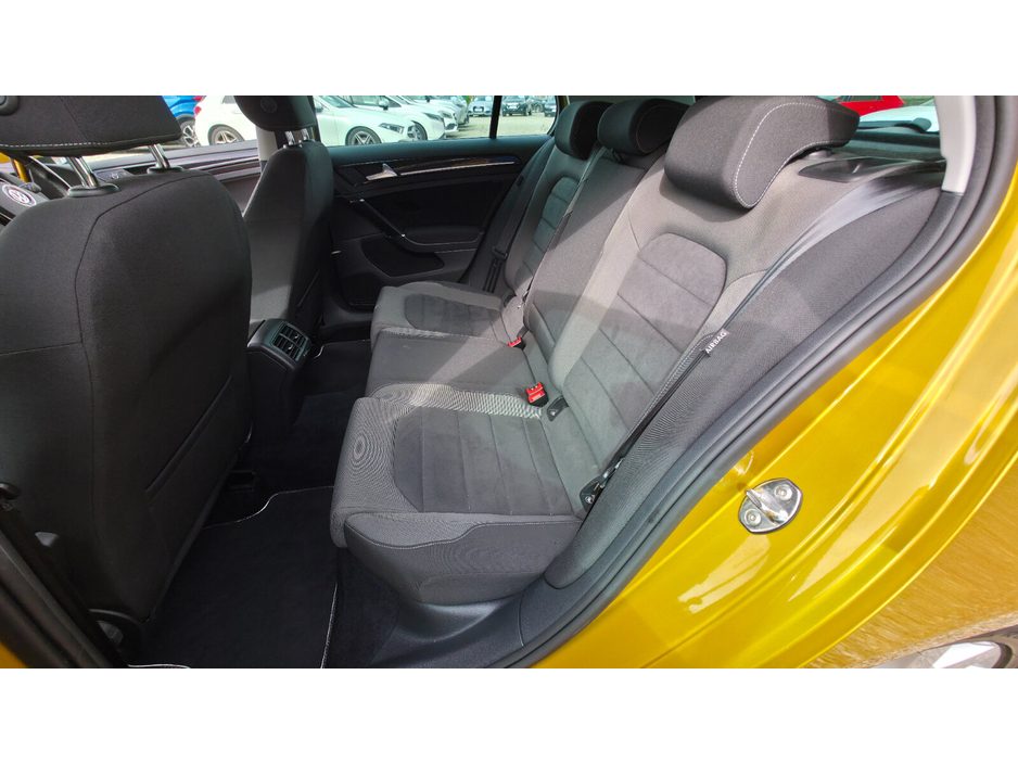 2017 Volkswagen Golf - image 20