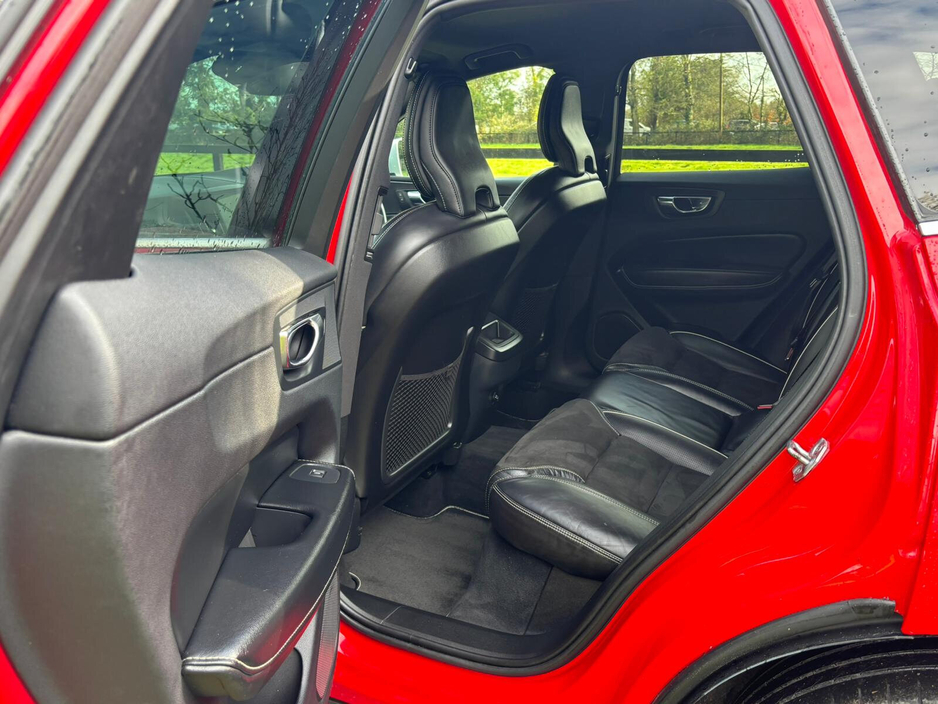 2018 Volvo XC60 - image 19