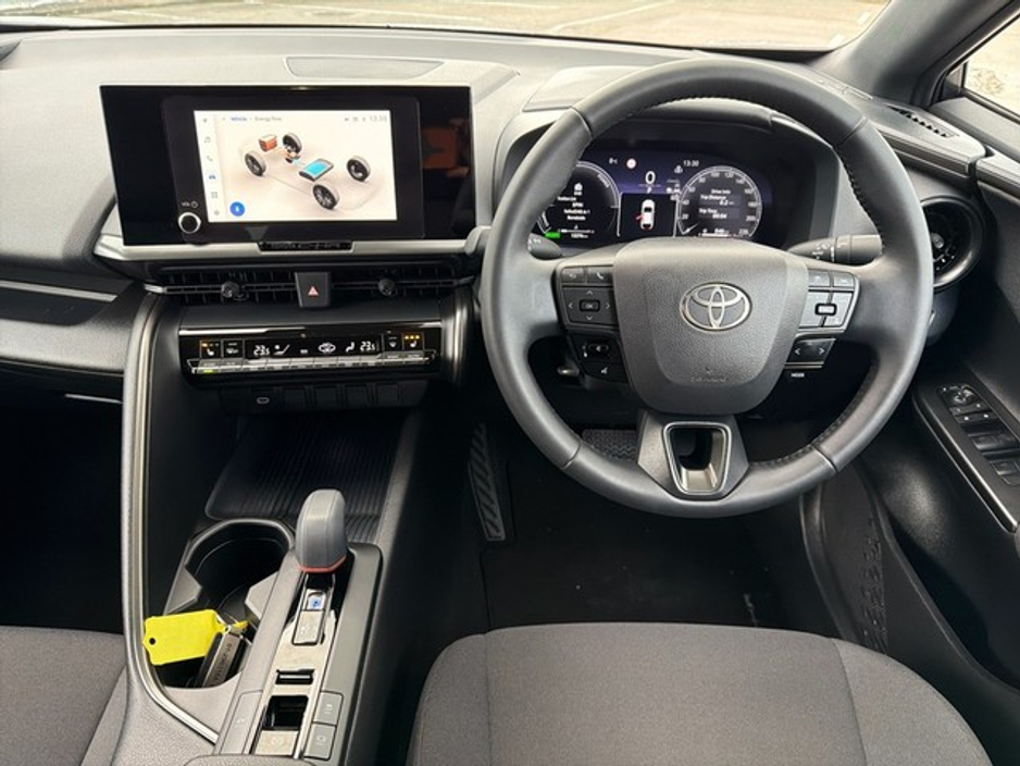 2025 Toyota C-HR SPORT PLUS SIDESTEPS & EXTRAS // HEATED SEATS // APPLE CARPLAY/ANDROID AUTO // SIDE STEPS // WIND DEFLECTORS // FULL WARRANTY €37,945