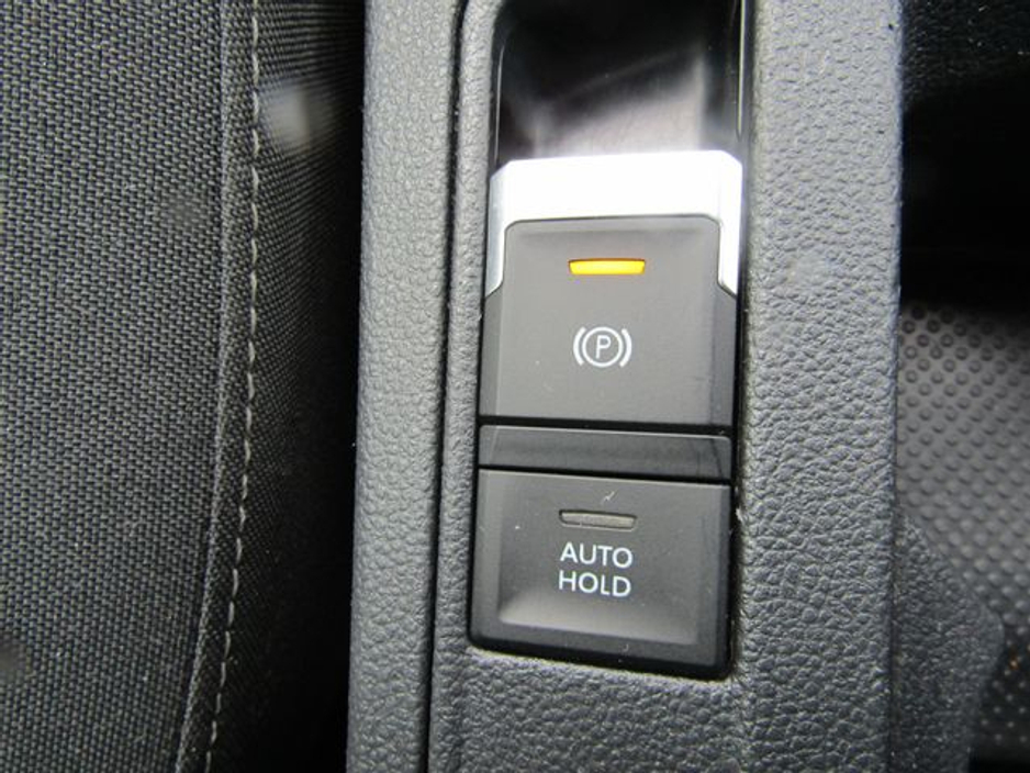 2019 Volkswagen T-Roc - image 36