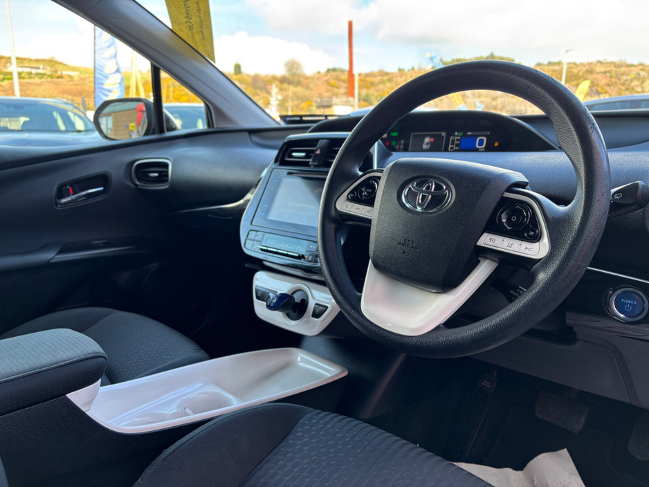 2016 Toyota Prius - image 4