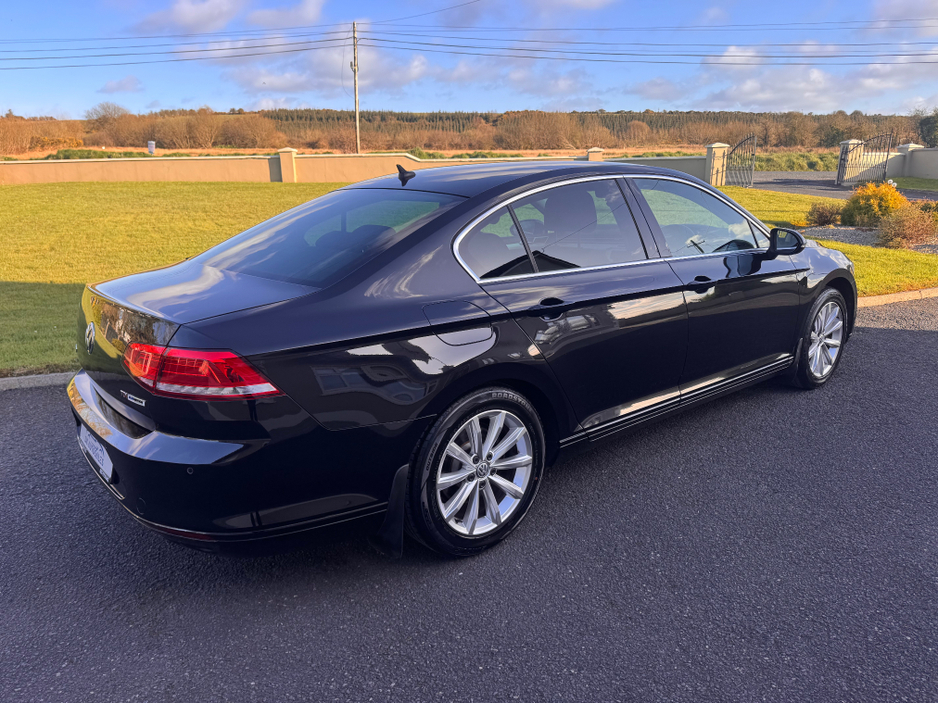 2015 Volkswagen Passat - image 7