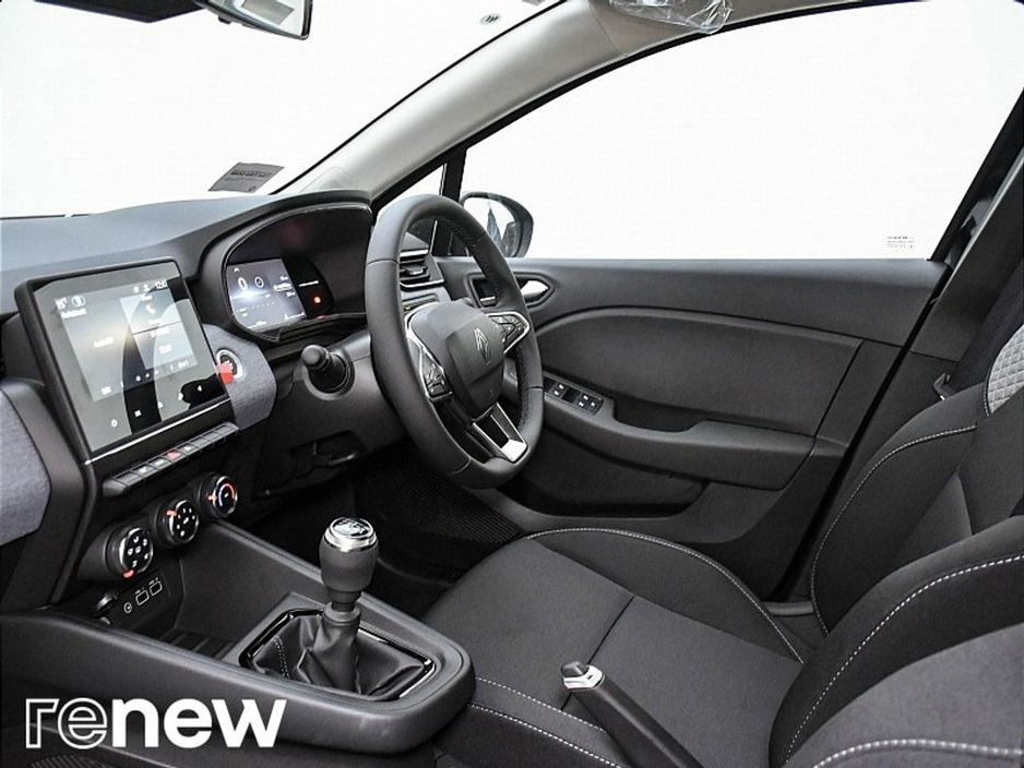 2025 Renault Clio - image 5