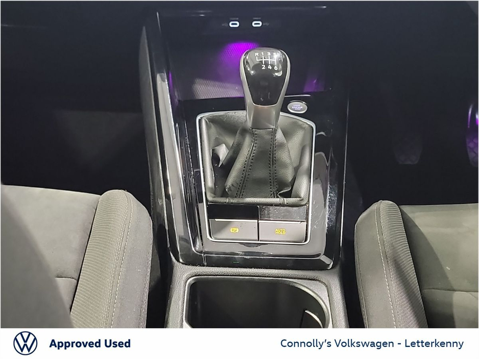 2024 Volkswagen Golf - image 9