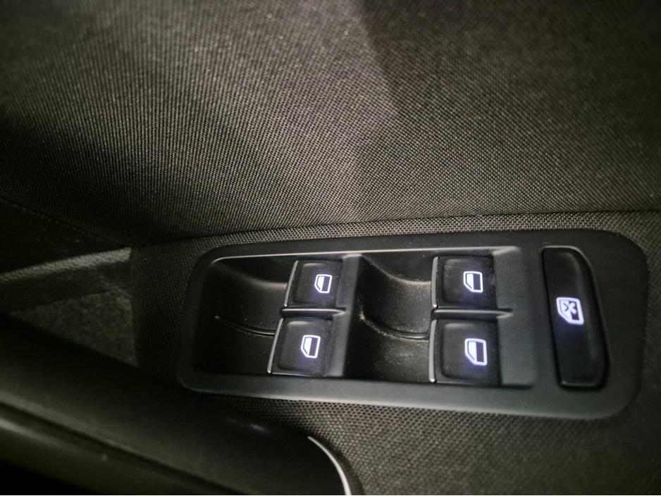 2016 Volkswagen Golf **HIGHLINE**ONLY 82000KMS**ALCANTARA SEATS**17" ALLOYS DIAMOND CUT**LANES ASSIST**KEYLESS ENTRY AND START**ADAPTIVE CRUISE CONTROL**DUAL ZONE CLIMATE CONTROL**REVERSE CAMERA**BLUETOOTH STREAMING €15,499