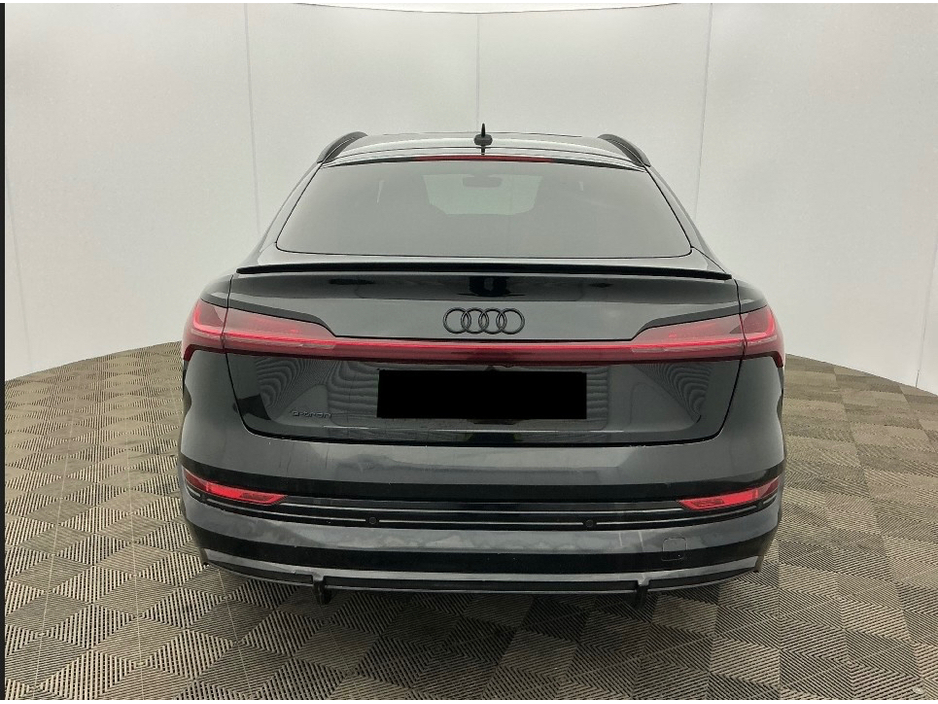 2022 Audi e-tron - image 7