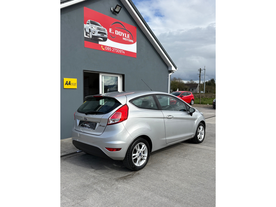 2015 Ford Fiesta - image 6