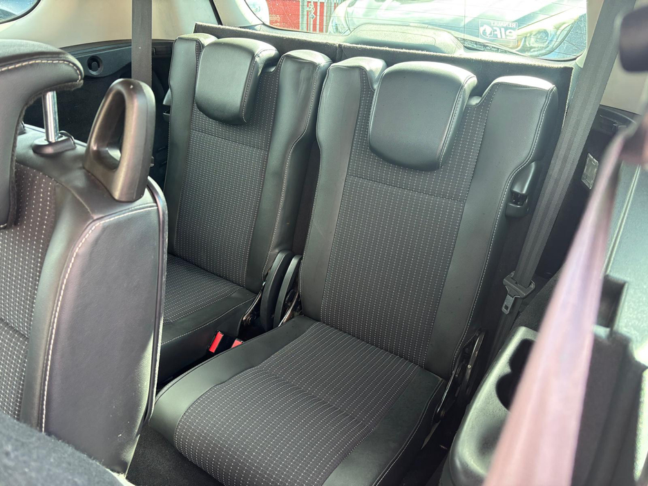 2015 Renault Grand Scenic - image 8