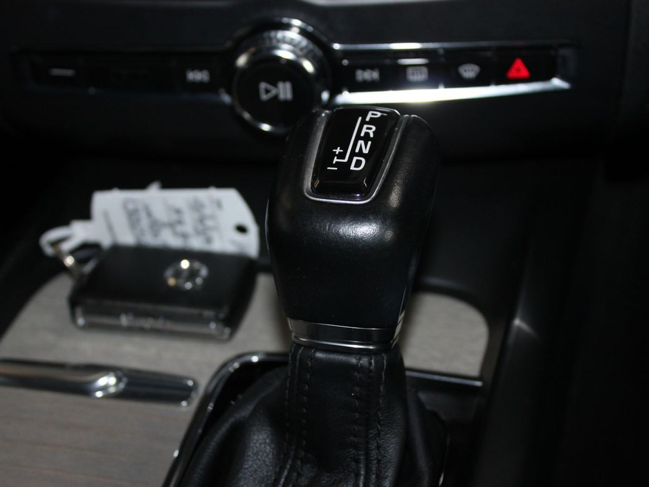 2019 Volvo XC60 - image 21