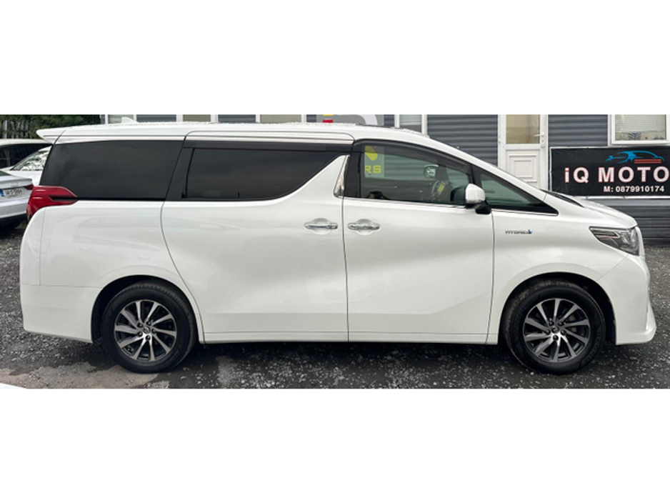 2015 Toyota Alphard - image 4