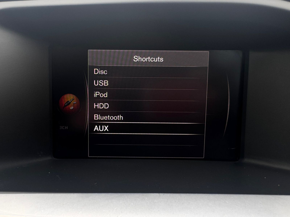 2017 Volvo V60 - image 13