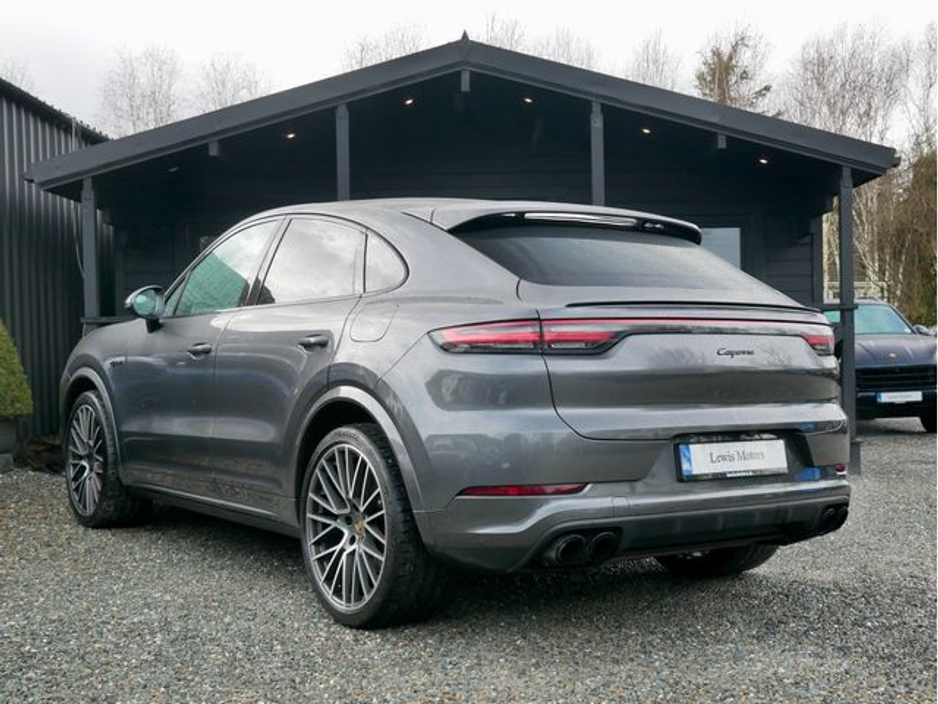2021 Porsche Cayenne - image 4