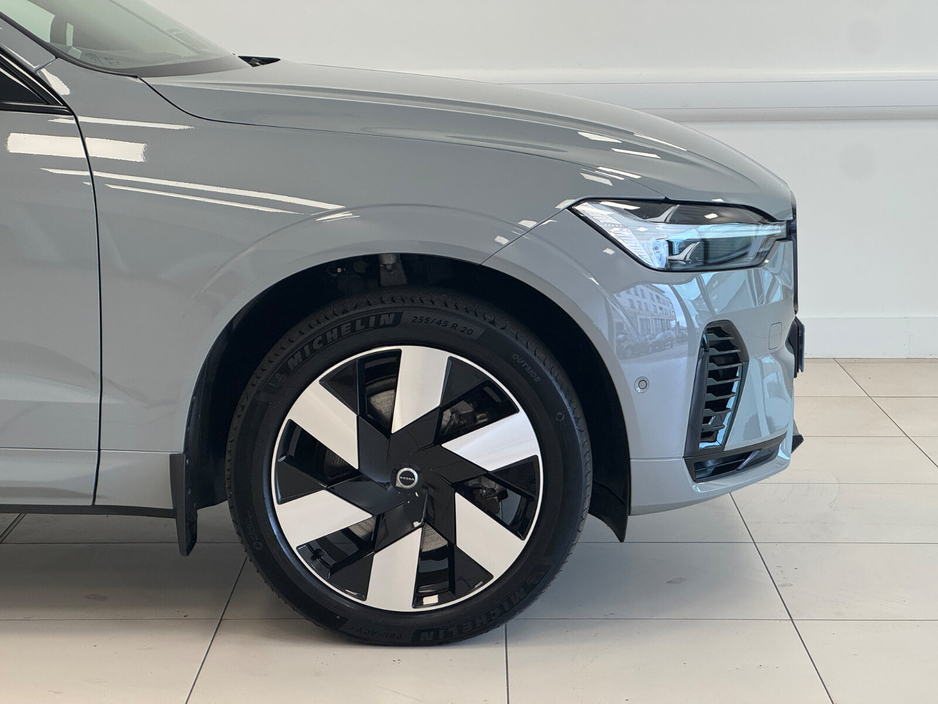 2024 Volvo XC60 - image 14