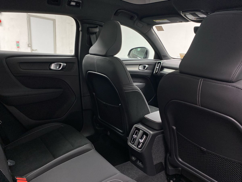 2026 Volvo EC40 - image 15