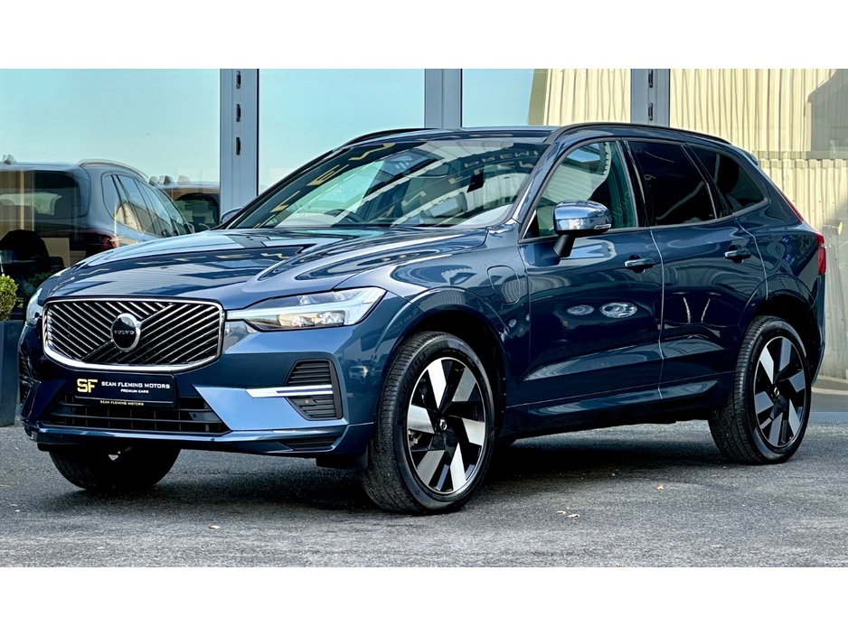 2025 Volvo XC60 - image 2