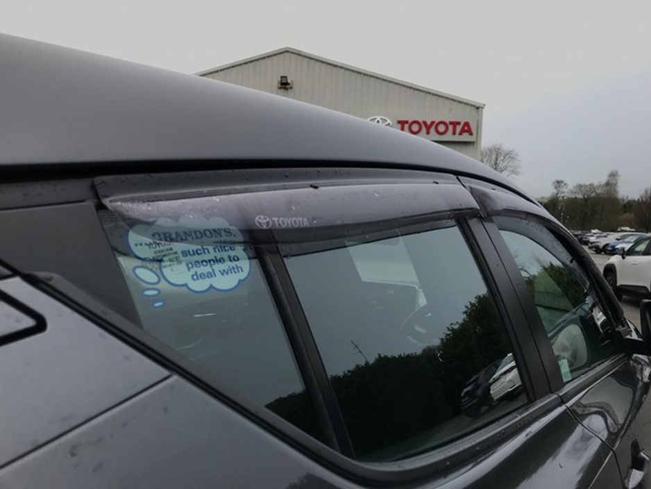 2023 Toyota C-HR HYBRID LUNA - GRANDONS €27,995