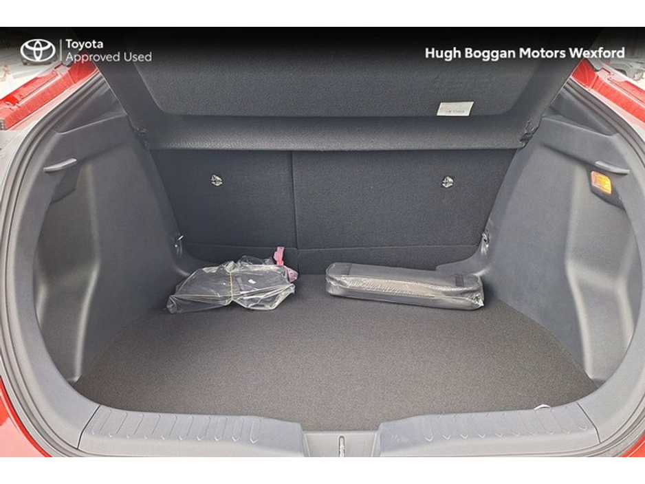 2024 Toyota C-HR - image 9