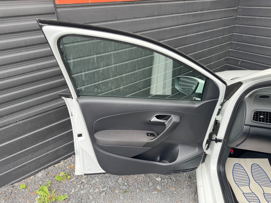 2016 Volkswagen Polo - image 16