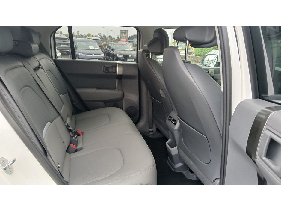 2025 Kia EV3 - image 9