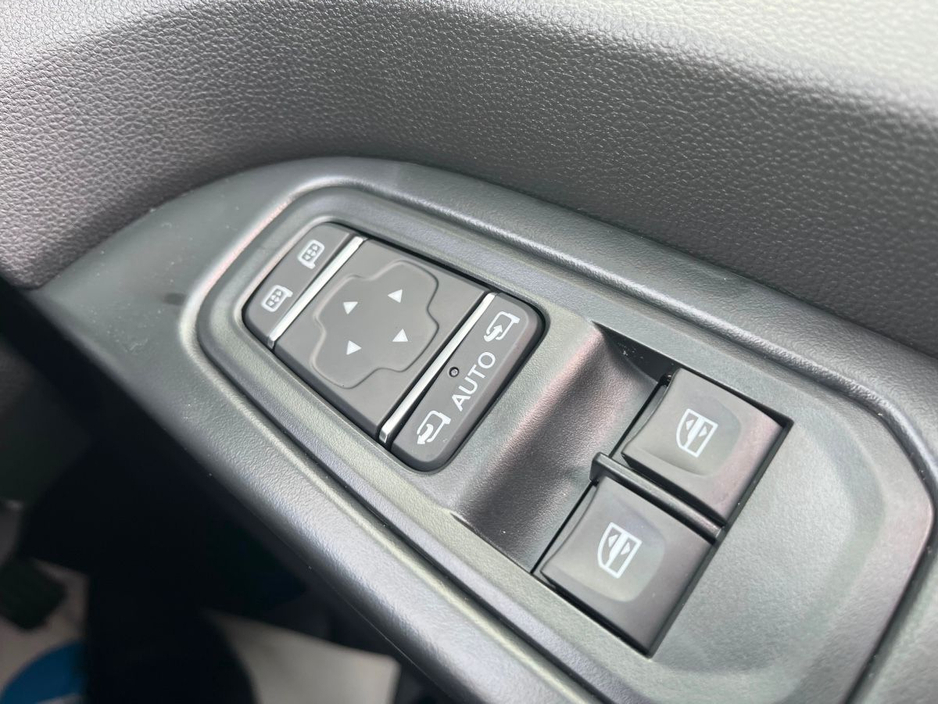 2026 Renault Trafic - image 11