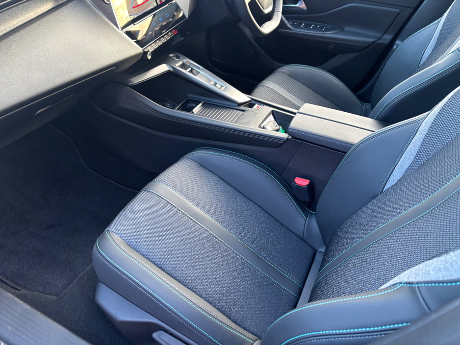 2026 Peugeot 308 Electric 156bhp (54 kWh) Allure €32,795