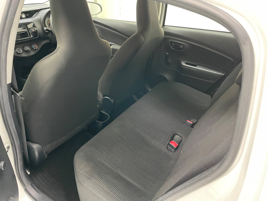 2018 Toyota Yaris - image 16