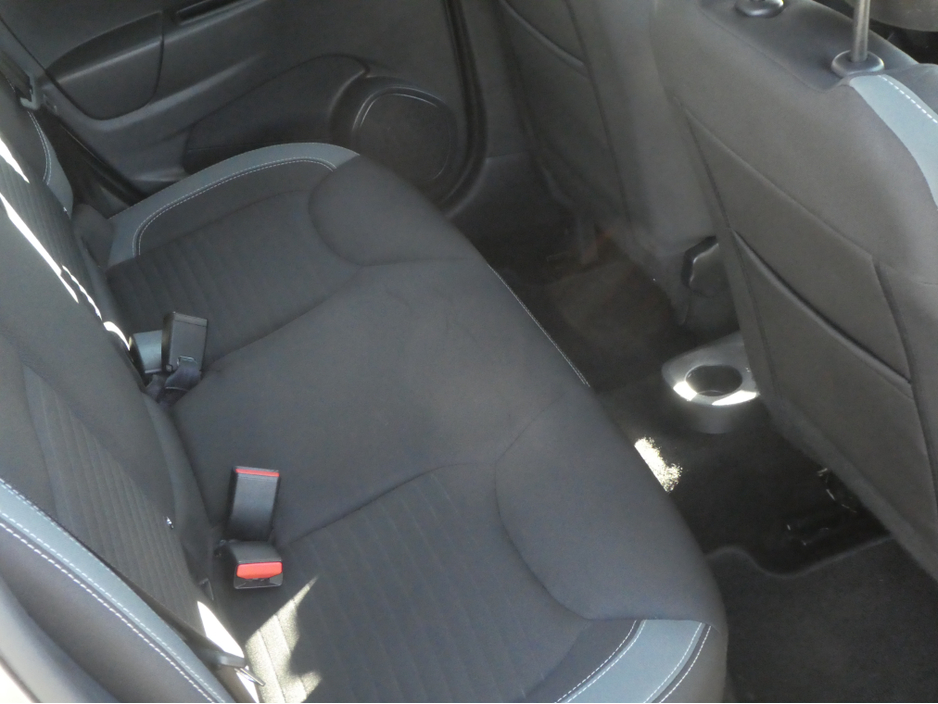 2016 Renault Clio - image 11