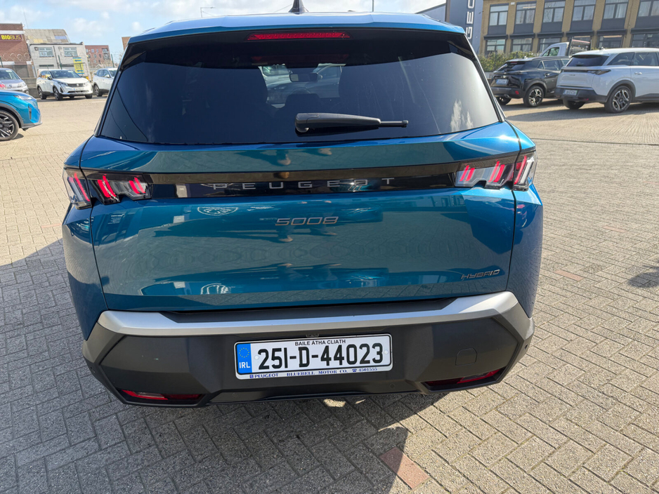2025 Peugeot 5008 - image 6