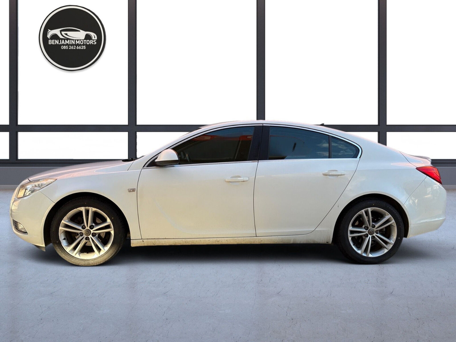 2010 Opel Insignia - image 12