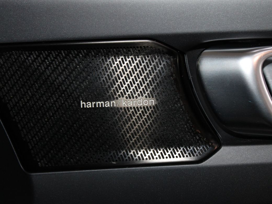 2020 Volvo XC40 - image 28