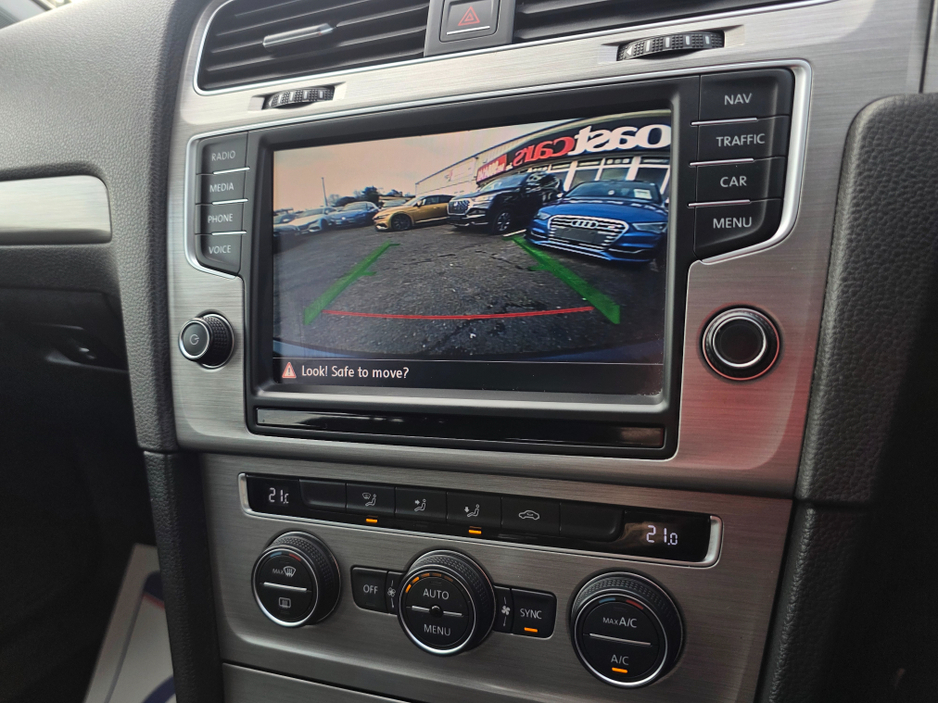 2016 Volkswagen Golf - image 23