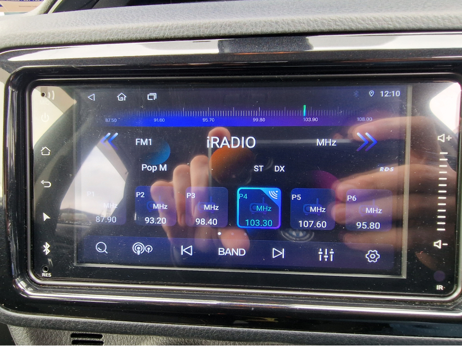 2018 Toyota Yaris - image 22