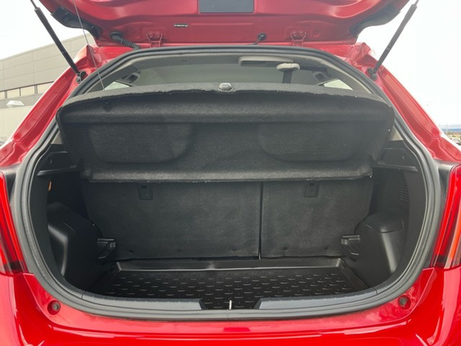 2016 Toyota Yaris - image 10