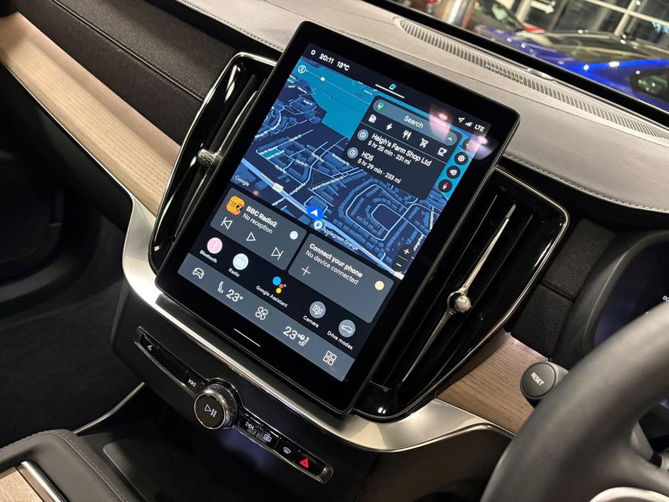 2025 Volvo XC90 T8 PLUS AWD=VAPOUR GREY//PAN ROOF//AS NEW=2 YEAR WARRANTY=TAILORED FINANCE PACKAGES INCL PCP AVAILABLE=TRADE IN'S WELCOME €79,995