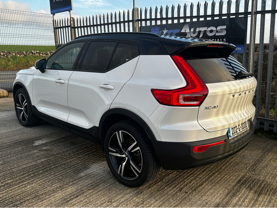2020 Volvo XC40 - image 4
