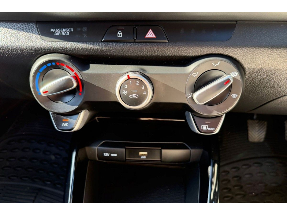 2023 Kia Stonic - image 11